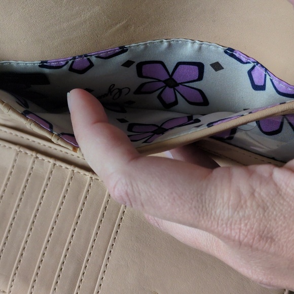 Pink Guess Wallet - Picture 4 of 5